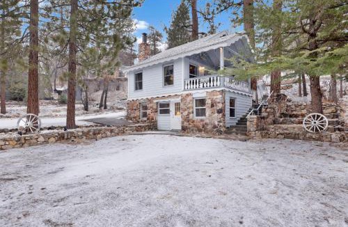 Fawnskin Ski Chalet | Pinglewood Cabin- Furnished Fawnskin Group Retreat