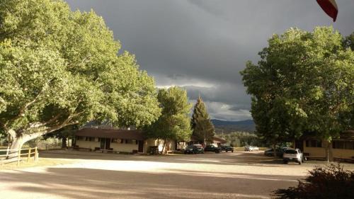 Manila Hotel | Pinnacle Flaming Gorge