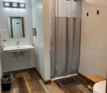 Anaconda Hostel | Pintler's Portal Hostel