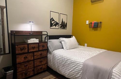 Anaconda Hostel | Pintler's Portal Hostel