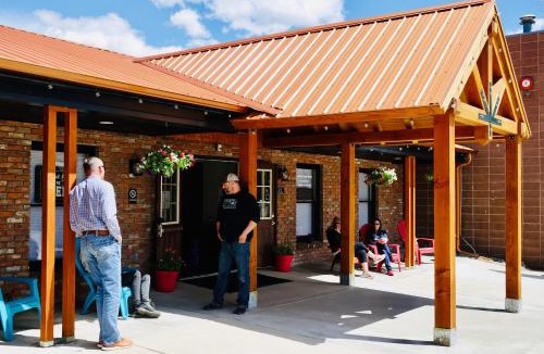 Anaconda Hostel | Pintler's Portal Hostel