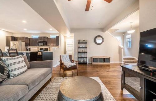 Central Colorado Springs House | Pioneer Retreat - Downtown High-End Haven