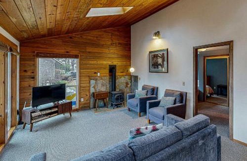 Oceanside House | Playing Coast