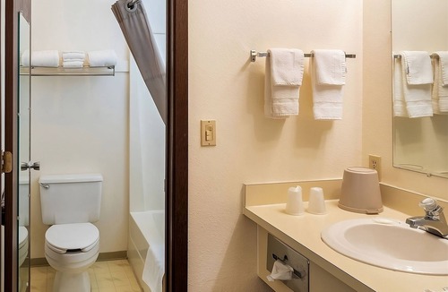 Shelby Hotel | Pleasant Stay, Convenient Location! Near Shelby Splash Park and Pool