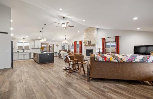 Sturgis House | Pleasant Valley Getaway