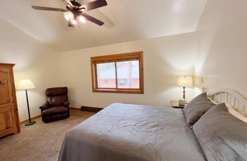 Woodland Park Bed & Breakfast | Ponderosa B Cabin Suite