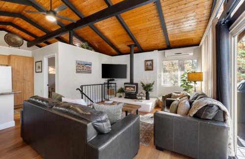 Groom Creek House | Ponderosa HideAway 4-BR CabinMtn ViewTrailsBrbq