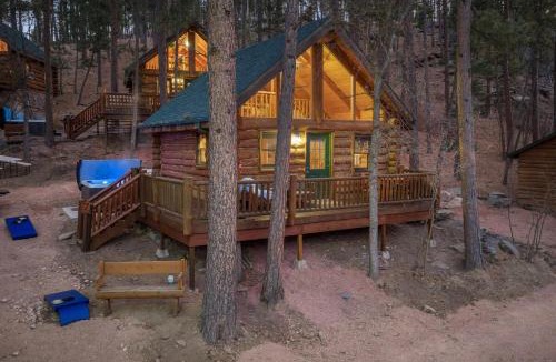 Rapid City House | Ponderosa Retreat- Log Home with Hot Tub