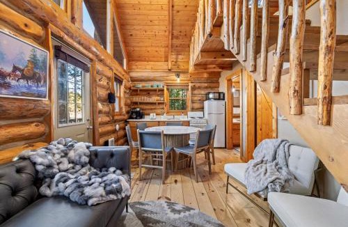 Rapid City House | Ponderosa Retreat- Log Home with Hot Tub