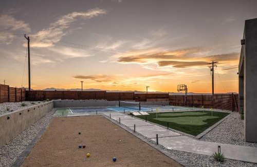 Twentynine Palms House | Pool-Pickleball-YogaDeck