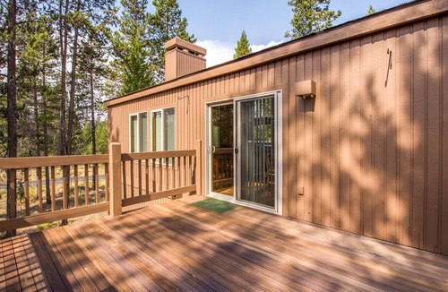 Deer Park House | Pool Table, 2 Decks, Chef's Kitchen, 3,000 sq ft in Sunriver, Hot Tub- DIXI04