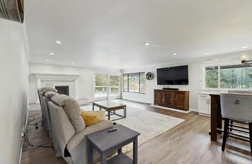 Colorado Springs House | Poolhouse in the Pines