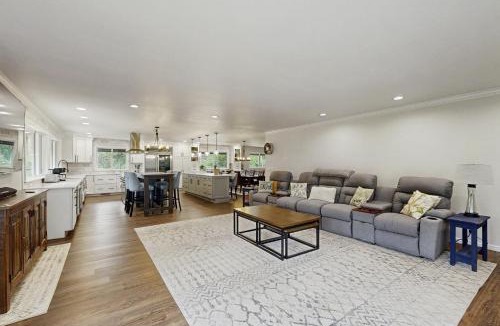 Colorado Springs House | Poolhouse in the Pines
