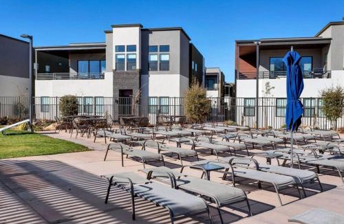 Bloomington Villa | Poolside at Bloomington Country Club - Dog Friendly