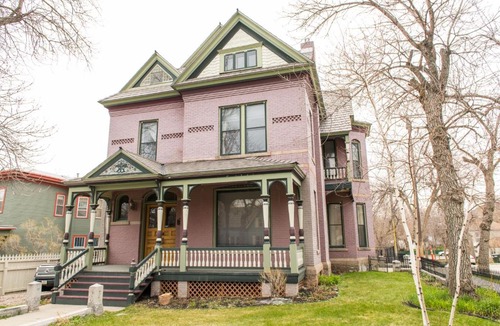 Helena Apartment | Pope House - Hist. Mansion - The Green Suite
