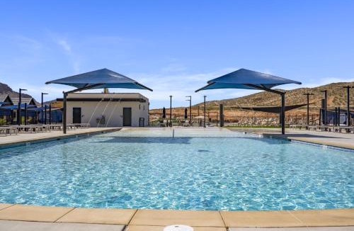 St. George House | Popular Poolside Retreat townhouse