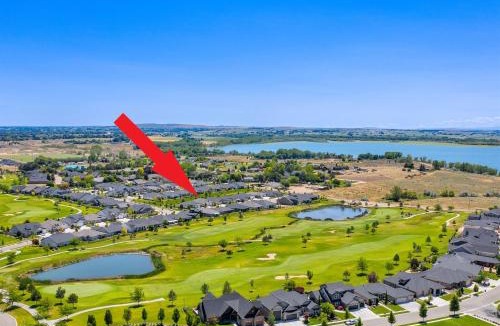 Nampa House | Port Blue near lake and golf