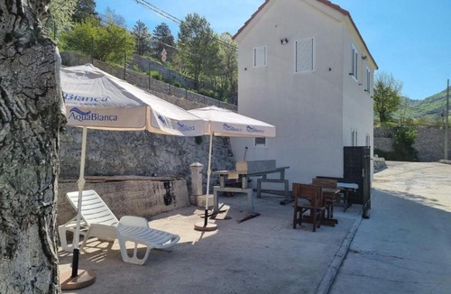 Donje Polje Apartment | Porto Njeguši A1