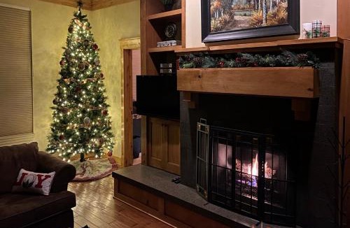 Eden House | Powder Mtn Trapper Lodge TR1 Ski Retreat Game Rm