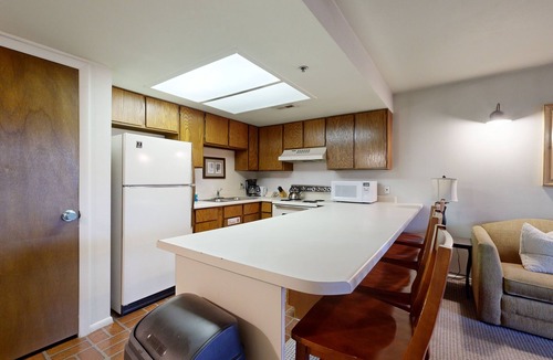 North Park City Condo | Powder Pointe Condo w/Hot Tub - Walk to Three Kings Lift