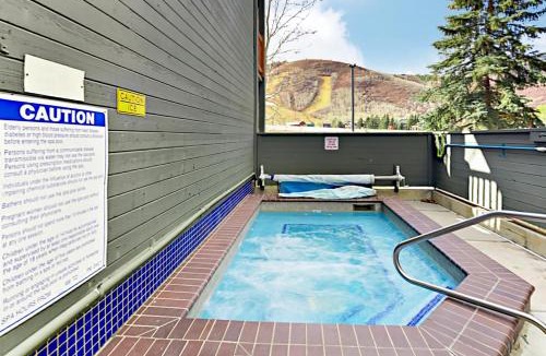 North Park City Apartment | Powder Pointe Condominiums 105A
