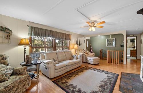 Rapid City House | Prairie Creek Cabin Getaway