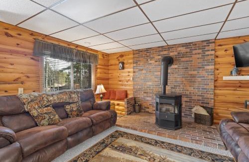 Rapid City House | Prairie Creek Cabin Getaway