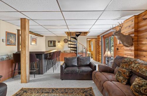 Rapid City House | Prairie Creek Cabin Getaway