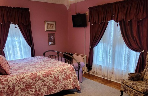 De Smet Bed & Breakfast | Prairie House Manor Bed and Breakfast