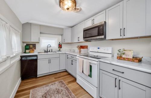 Ames House | Prime Ames Location 2BR 1BA Near ISU
