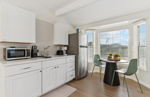 Sherwood Towne Apartment | Prime Location Shared Pool Hot Tub Games