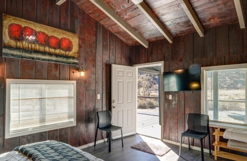 Frazier Park Apartment | Private Deck & Views: Frazier Mountain Cabin