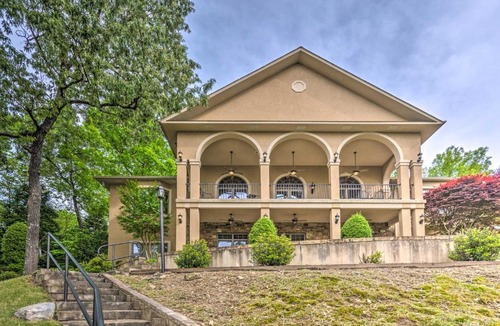 Mid America House | Private Dock + Water Views: Hot Springs Abode!