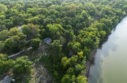 Beaver House | Private Eureka Springs Retreat w/Hot Tub!