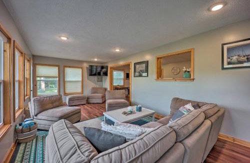 Beaver House | Private Eureka Springs Retreat w/Hot Tub!
