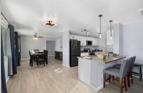 Glendale House | Private Home With a Pool