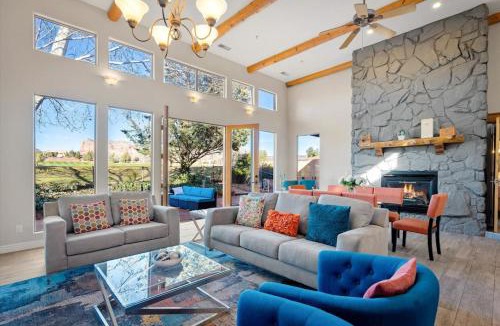 Oak Creek House | Private Hot Tub -3 bedroom house - breakfast included