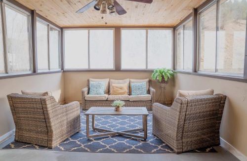 Mount Carmel Junction House | Private Hot Tub Less than 30 min to Zion National Park