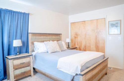 Mount Carmel Junction House | Private Hot Tub Less than 30 min to Zion National Park