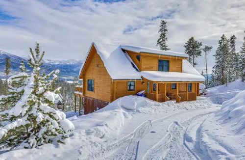 Grand Lake House | Private Hot Tub Mtn-View Grand Lake Cabin
