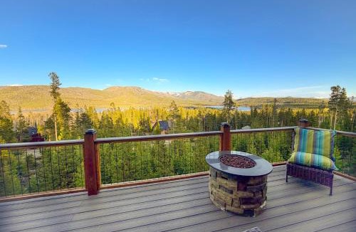 Grand Lake House | Private Hot Tub Mtn-View Grand Lake Cabin