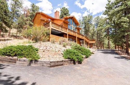 Woodland Park Apartment | Private Hot Tub Overlooking Pikes Peak