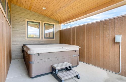Grand Elk Ranch House | Private Hot Tub & Patio: Granby Mtn Retreat!
