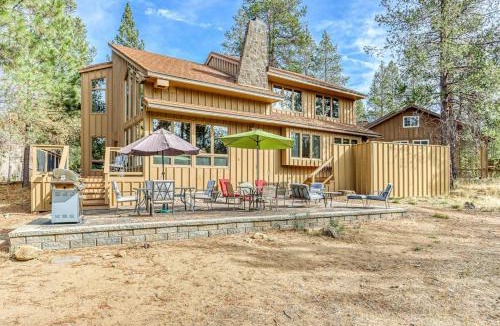 Sunriver House | Private Hot Tub Pool Table 10 SHARC Passes & More at this Sunriver Home