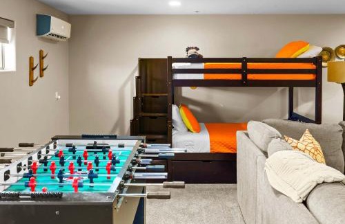 West Sedona House | Private Indoor Pickleball Court & Red Rock Views