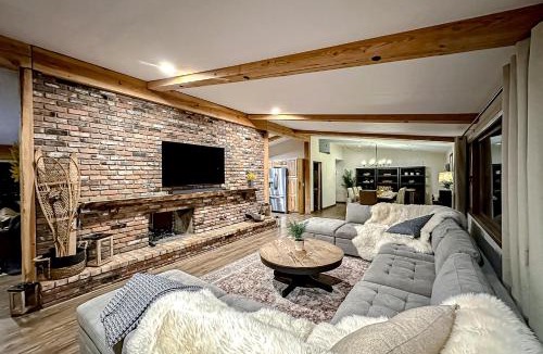 Nine Mile Falls House | Private Lake Access & Dock: Home Near Spokane