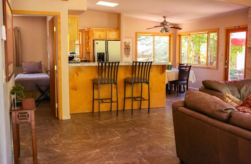 Zion National Park South Entrance Villa | Private Luxury Villa Kitchen Pool & Hot Tub, 5~ minute walk from Zion Entrance.