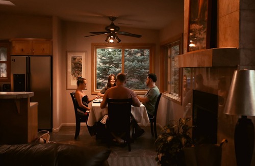 Zion National Park South Entrance Villa | Private Luxury Villa Kitchen Pool & Hot Tub, 5~ minute walk from Zion Entrance.