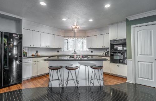 North Mountain House | Private Mountain Hideaway Sleeps 6 with view