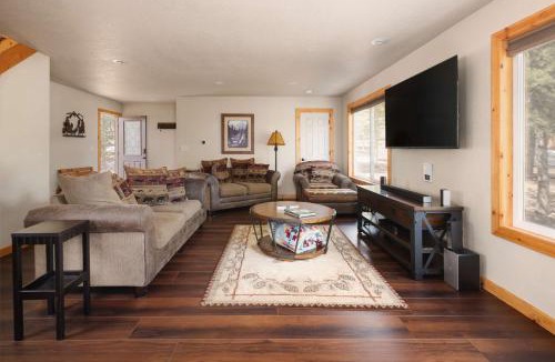 Black Hawk House | Private Mountain Retreat w Hot Tub Games &Views